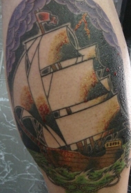 手臂彩色风暴帆船纹身图案