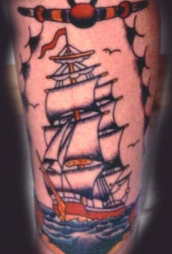 手臂彩色传统船纹身图案
