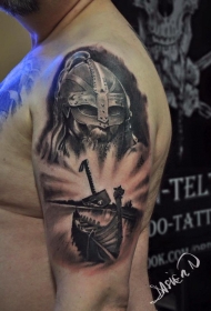 肩部黑棕色中世纪战士与船纹身