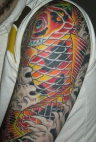 肩部大型的彩色锦鲤纹身图案