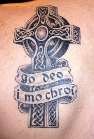 肩部灰色爱尔兰基督教艺术纹身