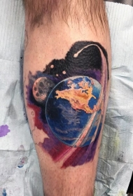 腿部彩色地球行星在太空纹身图片