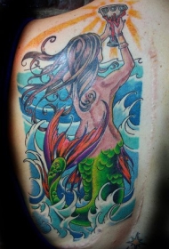 肩部彩色美人鱼与圣杯纹身图片
