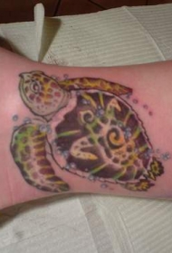 腿部彩色乌龟纹身图案