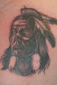 肩部棕色印度战士头像纹身图片