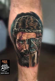 腿部彩色中世纪战士与斧头纹身图案