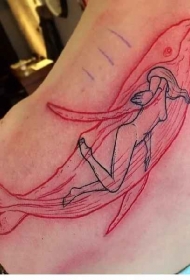 肩部红墨水彩色鲸鱼纹身图案