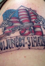 肩部彩色美国军事标志纹身图案