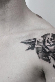 肩部黑灰素描风格大玫瑰纹身图案