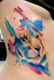 腰侧水彩画狮子纹身图案