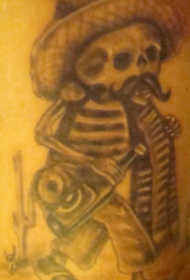 手臂棕色墨西哥骷髅与沙漠纹身