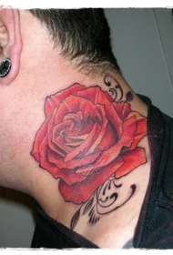 脖子上的彩色红玫瑰纹身图案
