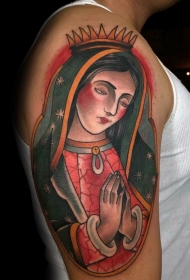 肩部彩色祈祷的女人宗教纹身图案