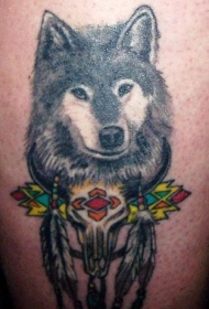 腿部彩色漂亮的狼头纹身图案