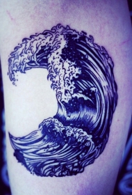 腿部蓝色海浪纹身图片