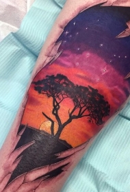 腿部华丽的彩色孤独树与夕阳纹身