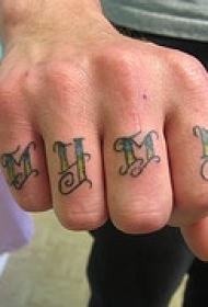 手指绿色卷曲的字母纹身图案