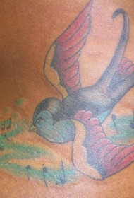 腰侧彩色五颜六色的燕子纹身图案