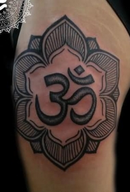 肩部黑色宗教印度教符号纹身图案