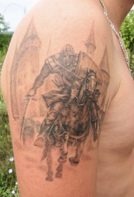肩部棕色马背上的赛马勇士纹身图案
