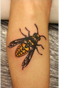 腿上的彩色蜜蜂纹身图案