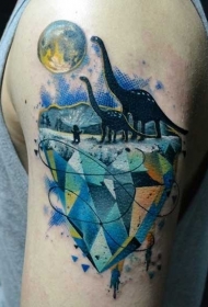 肩部彩色恐龙和大月亮纹身图案