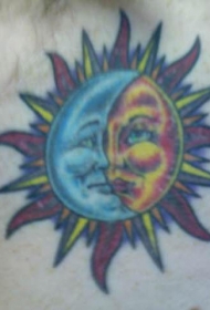 脖子彩色月亮与太阳阴阳纹身