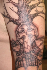 手臂棕色枯树英文纹身图案