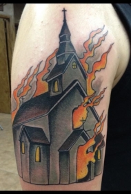 肩部彩色燃烧教堂纹身图案