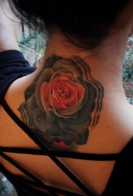女性脖子彩色大玫瑰纹身图案