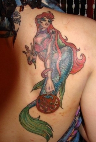 肩部彩色红头发美人鱼纹身图片