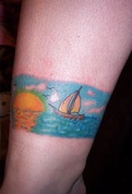 手臂彩色大海船舶纹身图案