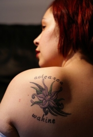 肩部彩色浅紫色兰花纹身图案