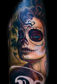 手臂彩色墨西哥传统女人肖像纹身