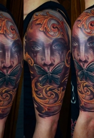 彩色肩膀的蝴蝶与哭泣的女人纹身图案