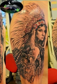 肩部彩色印度女人与狼纹身图案