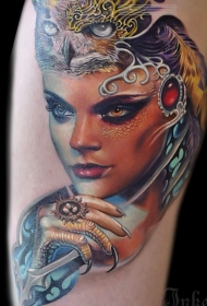 肩部现代传统风格的彩色女人纹身图片