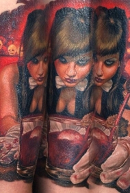 令人毛骨悚然的彩色性感女人纹身图案
