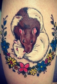 腿部插画风格的彩色花鼠纹身图案