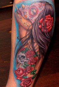 腿部彩色墨西哥风格抽烟的女人纹身