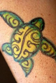 手臂彩色非常漂亮的小海龟纹身图案