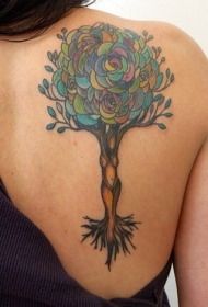 女性肩部彩色大树纹身图案