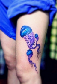 腿部彩色可爱水母纹身图案