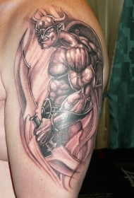 肩部棕色强壮的战士纹身图案