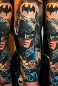 手臂逼真的小丑蝙蝠侠纹身图片