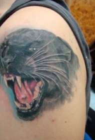 肩部黑色笑的黑豹纹身图案