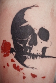 腿部彩色个性人头骨与玫瑰纹身