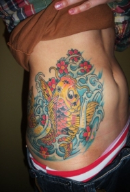 腰部彩色锦鲤鱼纹身图案