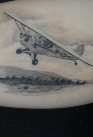 手臂黑灰色小飞机纹身图案