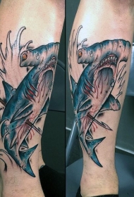 腿部新学院风格色的锤头鲨纹身图案